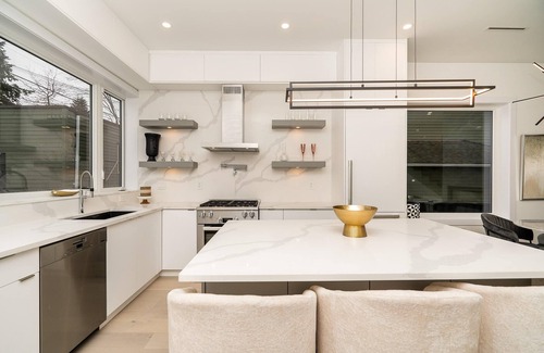 Dunbar House | "Modern Elegance in a Prime Location: 4BR, 2.5 Bath Half Duplex"