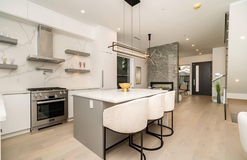 Dunbar House | "Modern Elegance in a Prime Location: 4BR, 2.5 Bath Half Duplex"