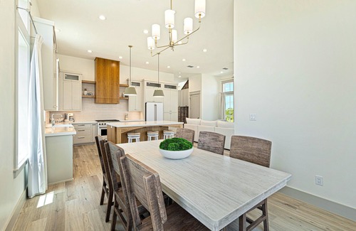 Port Aransas House | Modern & Elegant home w/access to Palmilla Beach Resort golf, pool, beach