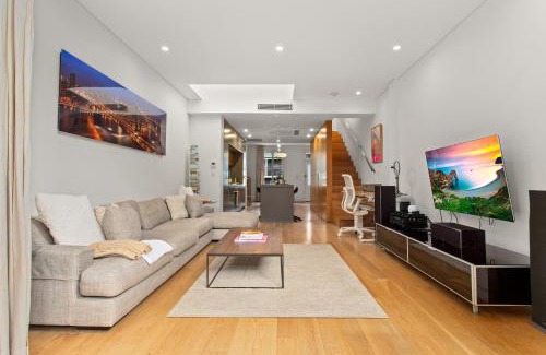 Surry Hills House | Modern, Elegant Oasis by Sydney Dreams