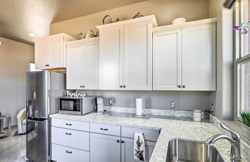 Elgin House | Modern Elgin Home: Walk to Wineries + Pets Welcome