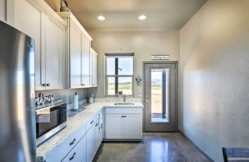 Elgin House | Modern Elgin Home: Walk to Wineries + Pets Welcome