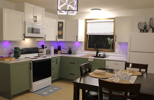 Garden City Apartment | Modern Escape in the heart of Garden City!