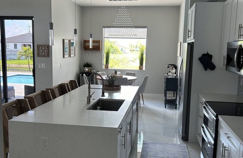Diplomat House | Modern Escape Villa/On the Canal/Heated pool