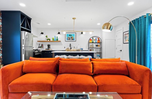 Cherrywood Apartment | Modern Escape w/Fireplace next to Pickleball Club