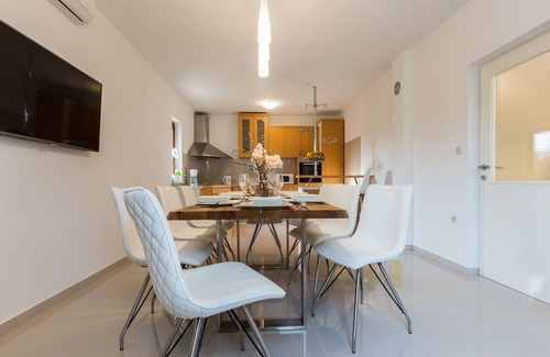 Policnik Villa | Modern Escape with Private Pool - 4 Bedroom Villa