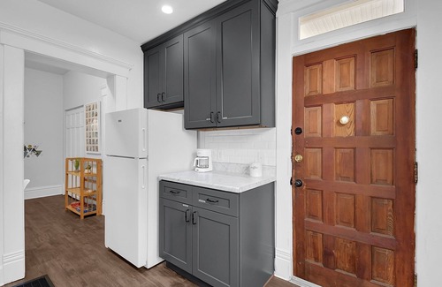 Olde Towne East Apartment | Modern European 👍 Style 1BR Near DT on Historic St.