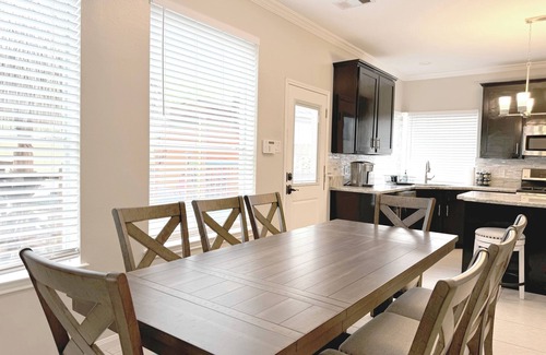Spring House | Modern, exotic 5br, pool, hot-tub near Woodlands