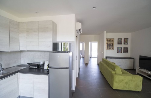 Zona XXX Castel Fusano Apartment | Modern Family 2 BR Apartment in Residential Area
