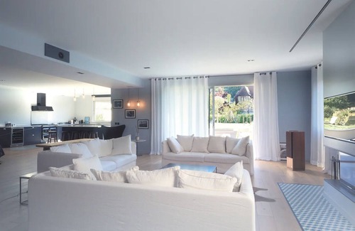 Deauville City Centre Villa | Modern family home with heated pool