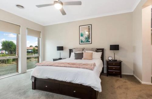 Carisbrook House | Modern family home with pool