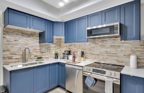 Southwest Edmonton Apartment | Modern Family Sized Guest Suite With All Essentials
