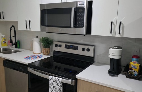 Regina House | Modern Family Suite with Free Parking, Near Malls, Parks & Transit