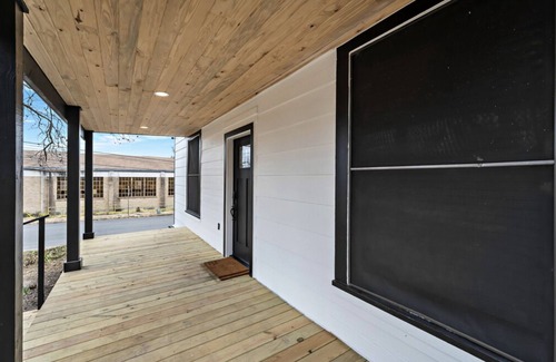 University House | Modern Farm House Blocks from the Silos