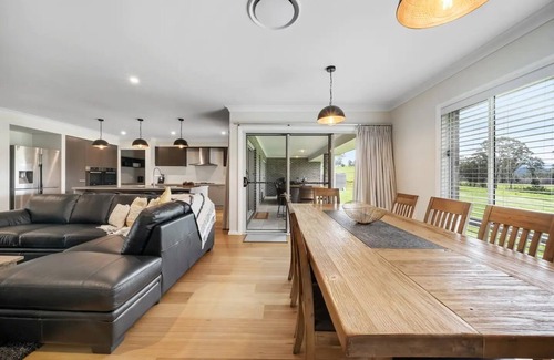 Yatte Yattah House | Modern Farm Stay - South Coast