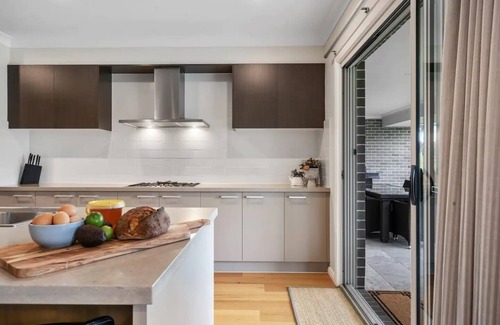 Yatte Yattah House | Modern Farm Stay - South Coast