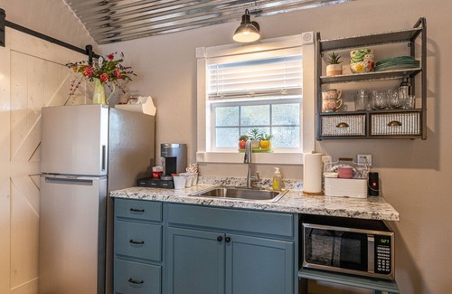 Bandera Cottage | Modern farmhouse cottage close to downtown Bandera