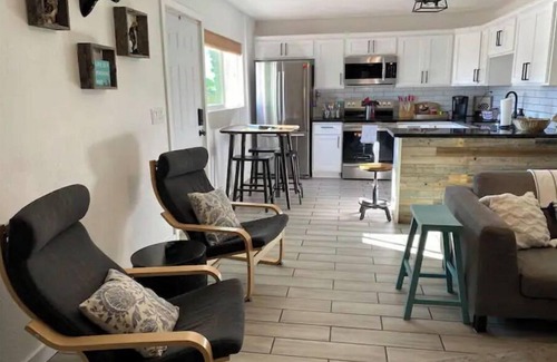 Julia Keen House | Modern Farmhouse in Midtown has touches of southwest decor and modern amenites.