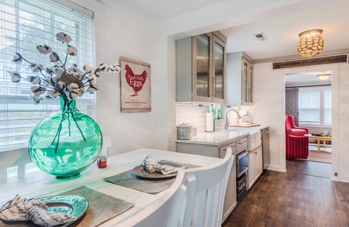 Harrison House | Modern Farmhouse, near downtown, walk to Creekside Community Center