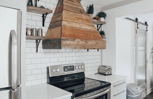 Harrison House | Modern Farmhouse, near downtown, walk to Creekside Community Center