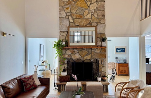 Red Hook House | Modern Farmhouse: Ponds, Barn near Rhinebeck, Hudson & Kingston!