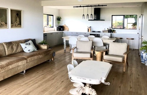 Western Bay of Plenty District Other | Modern Farmhouse rural oasis in the Waihi Beach hills
