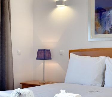 Telheiro Apartment | Modern flat in gated complex with pool #1927