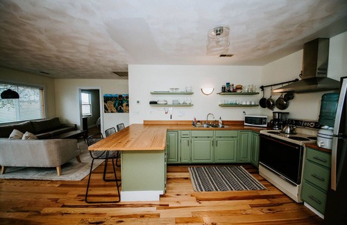 Battle Creek House | Modern Flat on Organic Farm