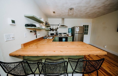 Battle Creek House | Modern Flat on Organic Farm