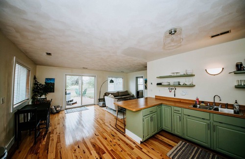 Battle Creek House | Modern Flat on Organic Farm