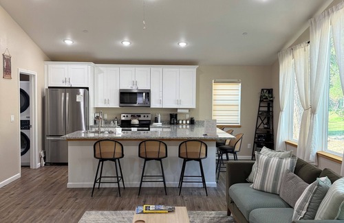 Mariposa House | Modern Forest Escape with Private Meadow 1 hr Yosemite Home Away From Home