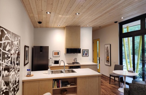Madeira Park Cabin | Modern Forest Guest Suite - Accessible Seclusion!