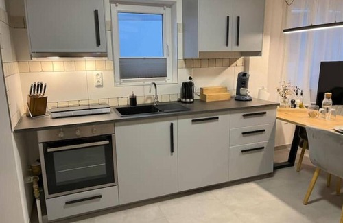 Euskirchen Apartment | Modern furnished holiday apartment with two bedrooms and a workspace