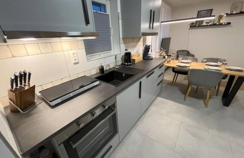 Euskirchen Apartment | Modern furnished holiday apartment with two bedrooms and a workspace