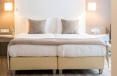Wageningen Hotel | Modern Getaway w/Gym, Relaxing Sauna & Scenic Terrace | Near Arboretum Belmonte