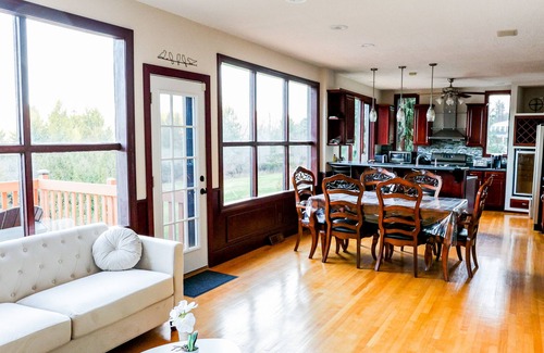 Dalton House | Modern Getaway w/POOL & HOT TUB and AMAZING VIEWS
