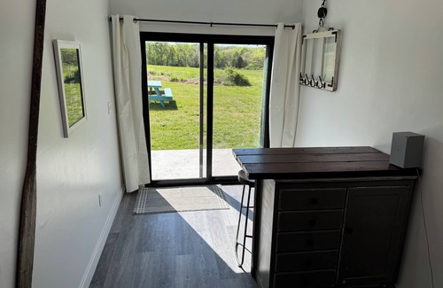 Battlefield Cabin | Modern Glamping Cabin in Springfield with king bed and AC on 3 private acres.