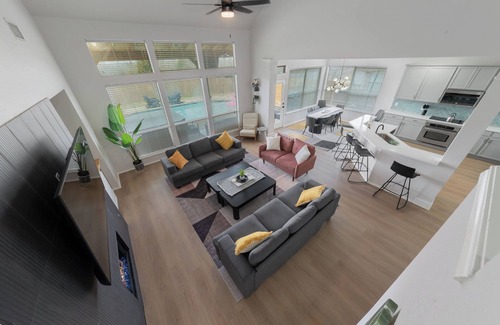 Grand Prairie House | Modern Grand Prairie Retreat w/Pool Game Room -10 Min to Stadiums & More