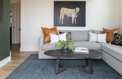 Lompoc House | Modern Guest House on 20 acres of Rural Land in wine country