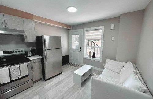 Vancouver South Apartment | Modern Guest Suite in Vancouver
