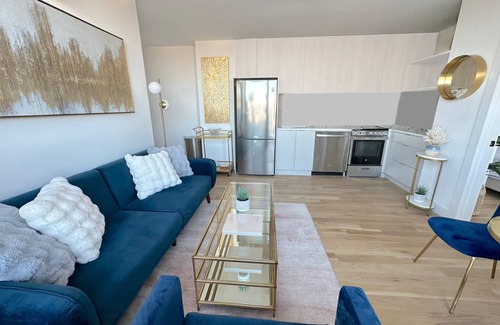 Williamsburg Apartment | Modern Guest Suite with Large Private Terrace Williamsburg