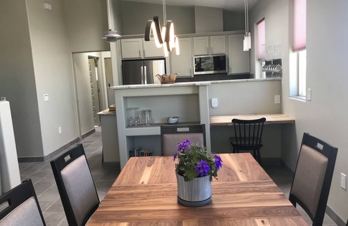 Mesilla Park House | Modern guesthouse on 11.5 amazing desert view acres.
