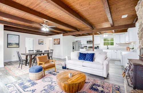 Kabletown Ski Chalet | Modern Harpers Ferry Cabin w Hot Tub, Deck, WiFi!