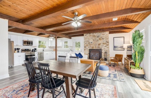 Kabletown Ski Chalet | Modern Harpers Ferry Cabin w Hot Tub, Deck, WiFi!