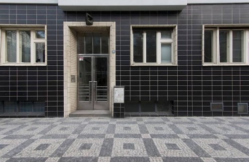 Prague 4 Apartment | ❖ 𝑴𝒐𝒅𝒆𝒓𝒏 𝑯𝒊𝒅𝒆𝒂𝒘𝒂𝒚 ❖ 2 min to METRO WiFi & free Netflix
