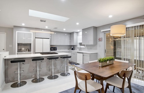 Fairhope House | Modern hideaway in Fairhope! Less than half mile to downtown.