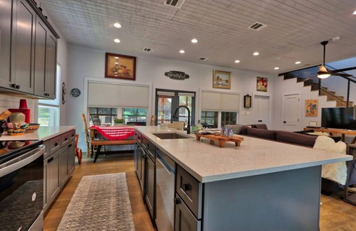 Wimberley House | Modern Hill Country house w/kitchen, private pool & great outdoor space