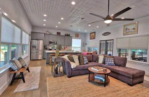 Wimberley House | Modern Hill Country house w/kitchen, private pool & great outdoor space
