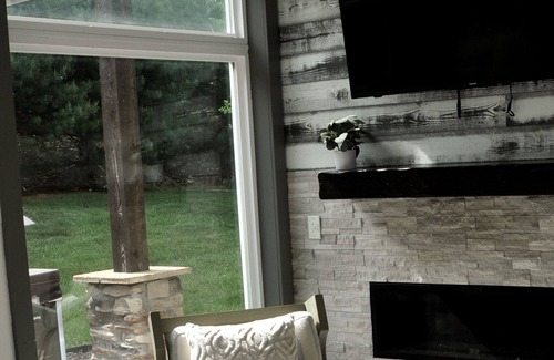 Christiansburg House | Modern Hokie Home ~ Master on main, Va Tech, Radford, C-Burg & Tesla Charger