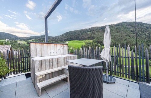 Collepietra Apartment | Modern Holiday Apartment "Sonnleiten Sterngucker 7" with Wi-Fi